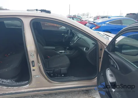 2018 Chevrolet Malibu Lt z USA, uszkodzony, nr VIN 1G1ZD5ST3JF143953